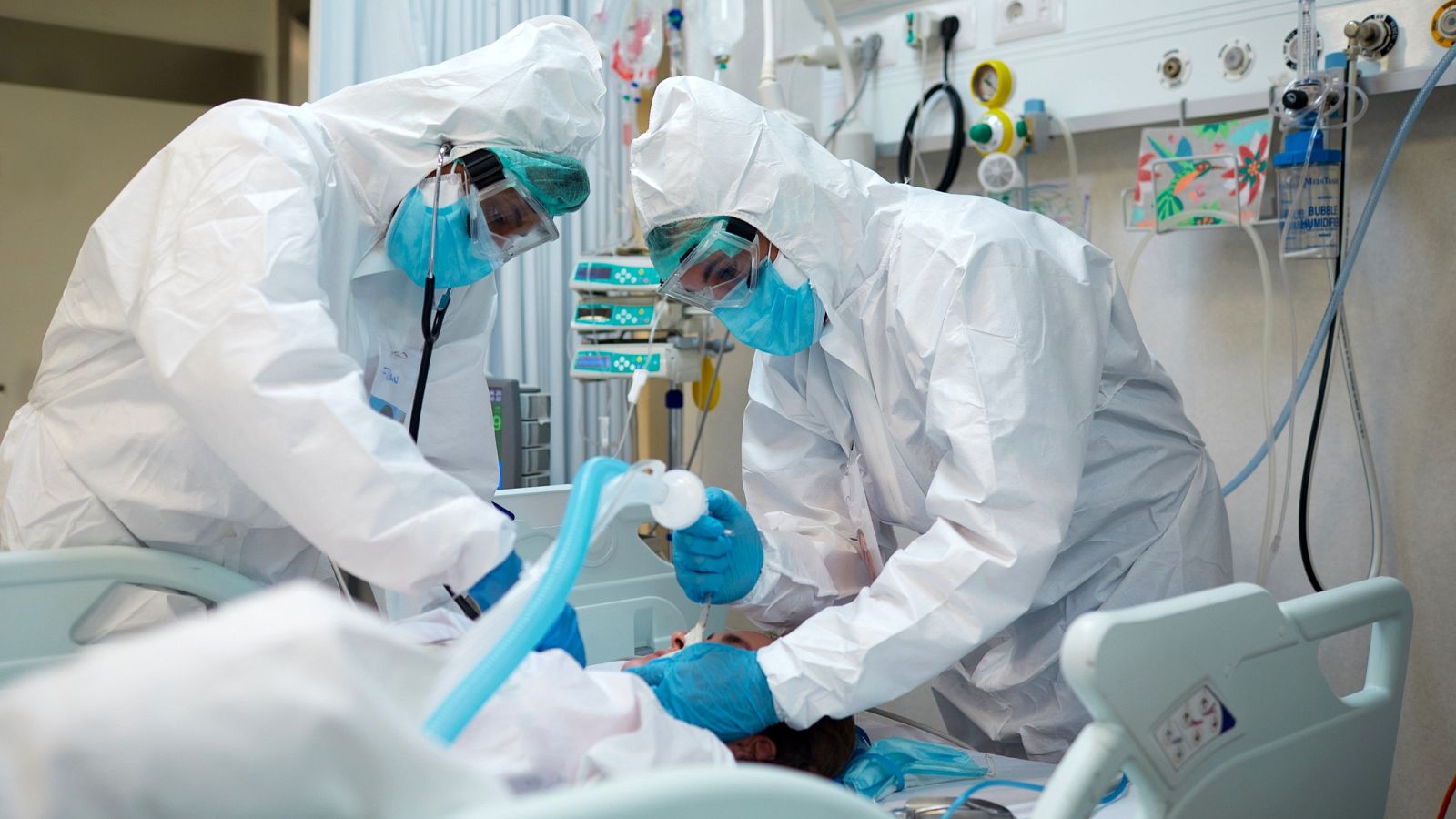 Más del 80% de pacientes graves con COVID no están vacunados