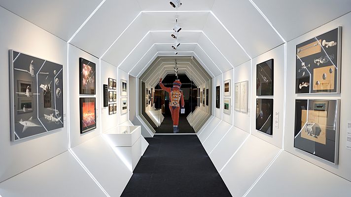 Telediario 2 - 'Kubrick Experience', una muestra que viaja por su universo cinematográfico
