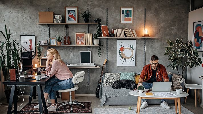 Telediario 2 - El incremento de contagios provoca que muchas empresas opten por volver a implantar el teletrabajo