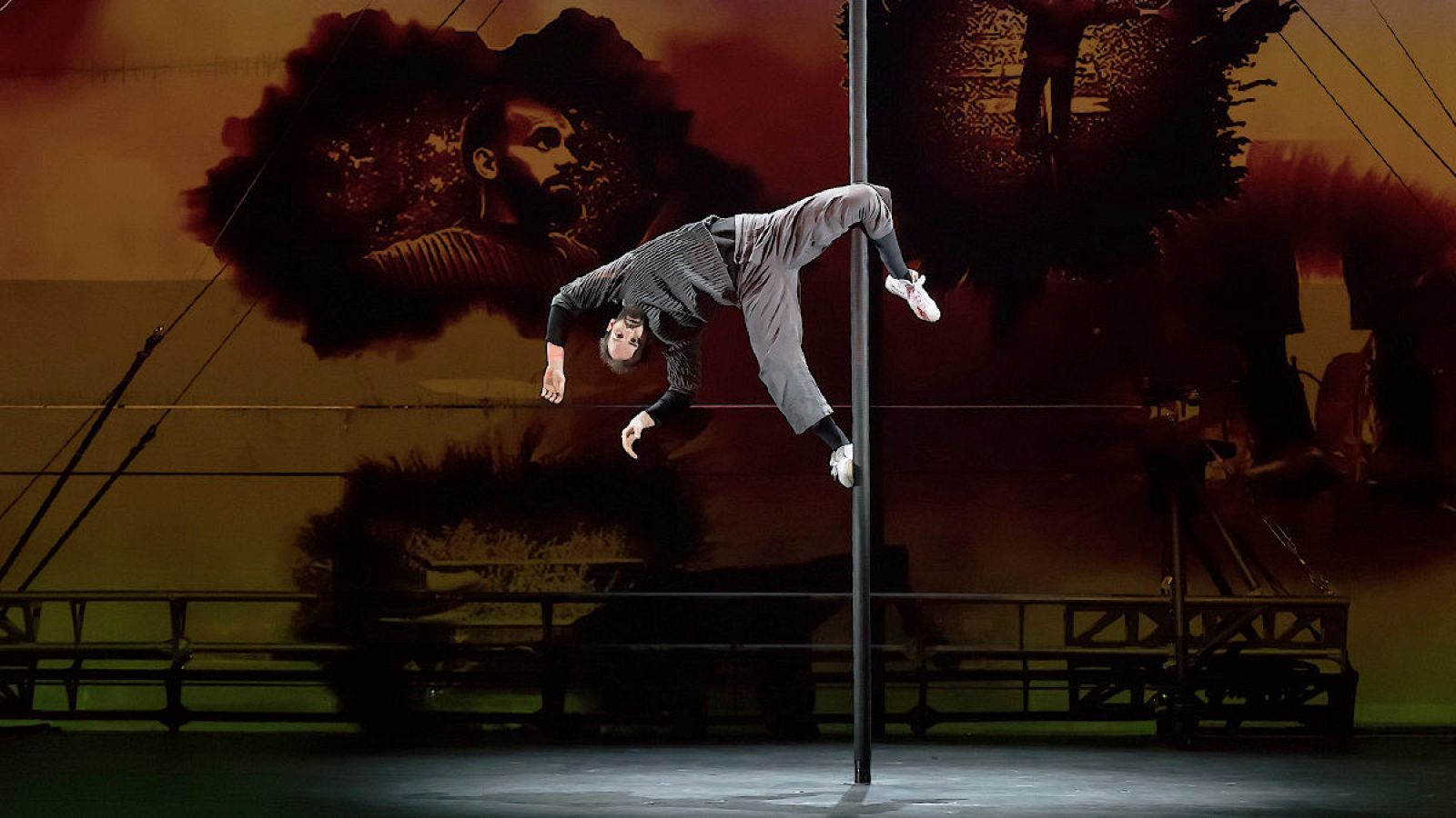 'Los 7 Dedos' presenta en Madrid su nueva obra de extraños en un tren: 'Passengers' -- Ver ahora