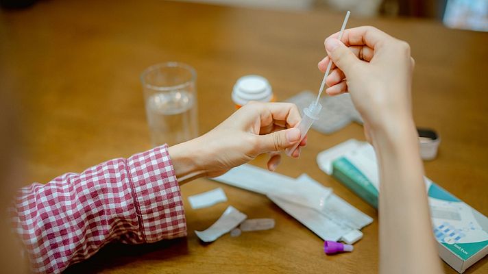 La hora de La 1 - En Internet hay personas que han empezado a comercializar con grandes cantidades de test de antígenos