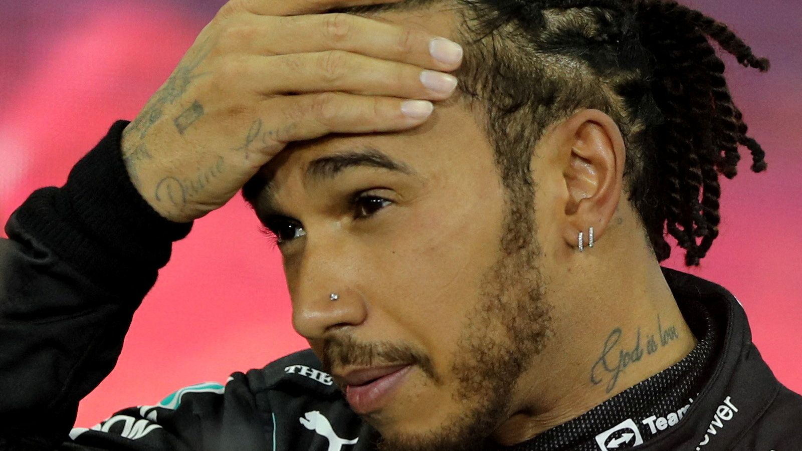 Mercedes muestra su nuevo motor F1, pero surgen dudas sobre el futuro de Hamilton -- Ver ahora