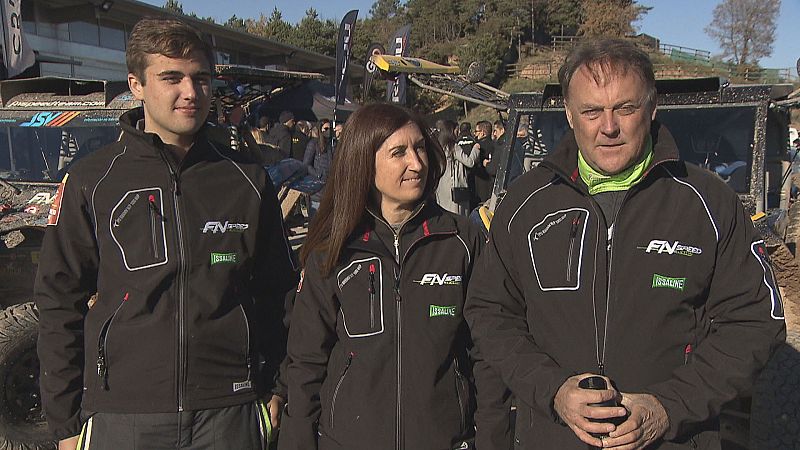 Padres e hijos unidos por el motor y la arena: el Dakar en familia -- Ver ahora