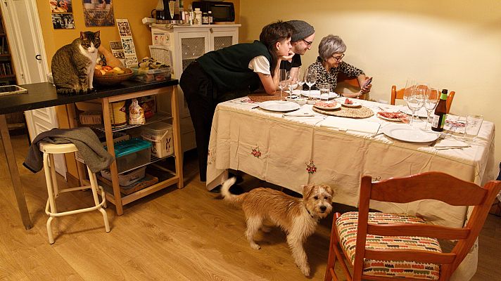 Telediario Fin de Semana - El aumento de los contagios trastorna muchas cenas de Nochebuena