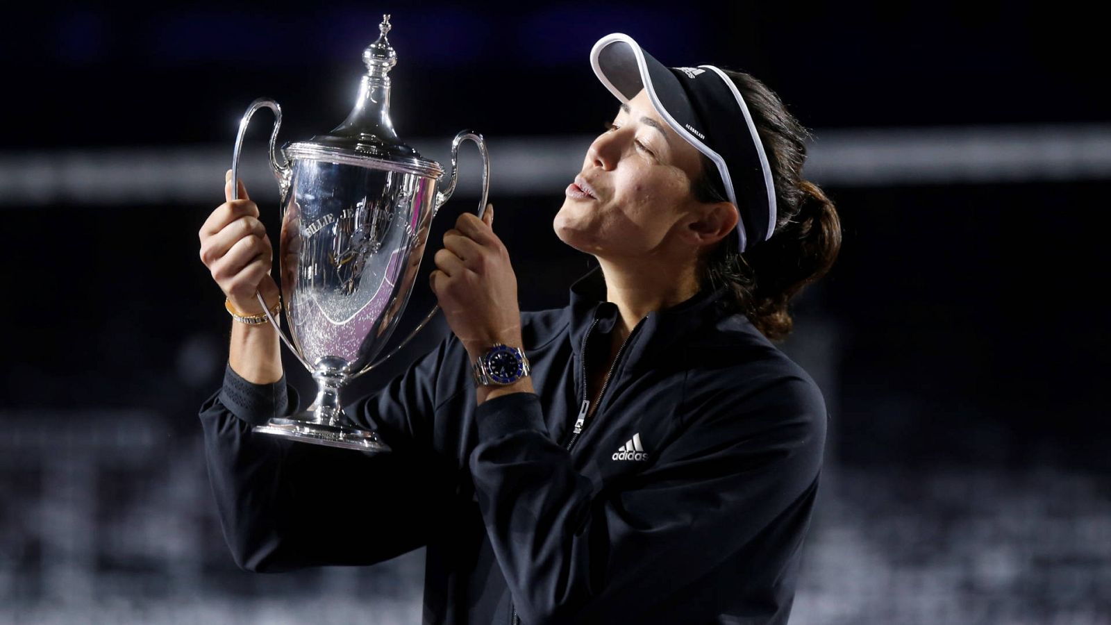 Garbiñe Muguruza se marca como objetivo para 2022 ganar torneos, más que el ranking: "Prefiero las copas, que sí se pueden tocar" -- Ver ahora