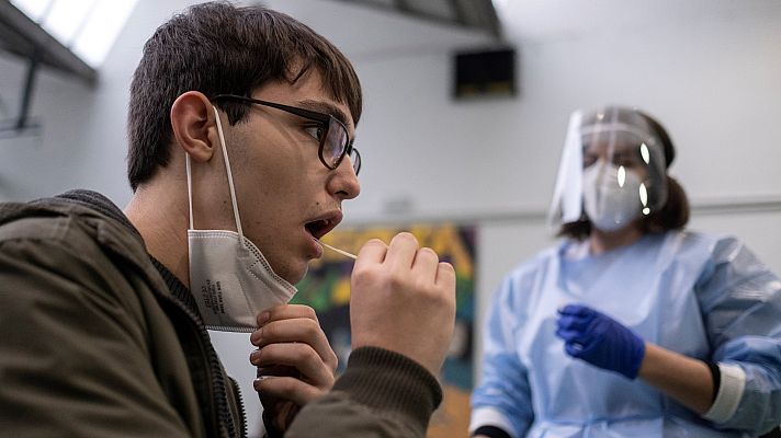 Telediario Fin de Semana - Telediario 2 en 4' - 25/12/21