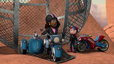 Moto patrulla: La patrulla salva ala moto-alcaldesa