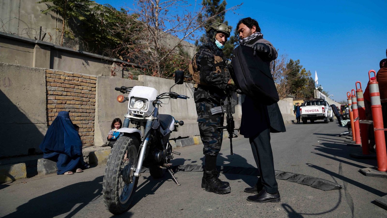 El poder talibán pone en jaque al periodismo en Afganistán - Ver ahora