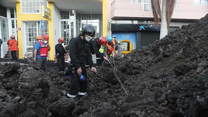 Telediario 2 - Comienza la reconstrucción de La Palma con la retirada de la colada en La Laguna
