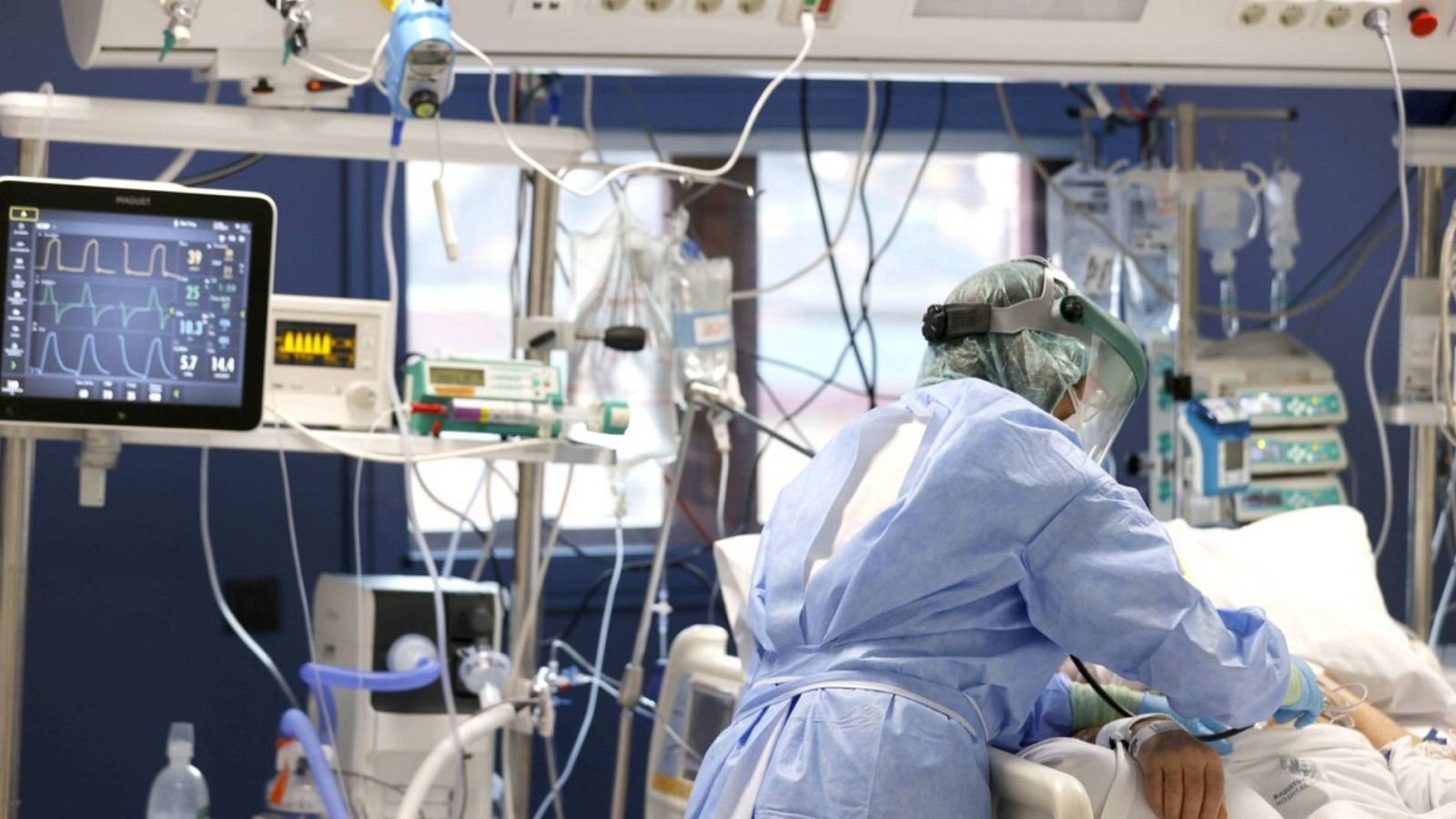 Dar un paseo en bicicleta desde la UCI: así utiliza un hospital la realidad virtual para pacientes COVID