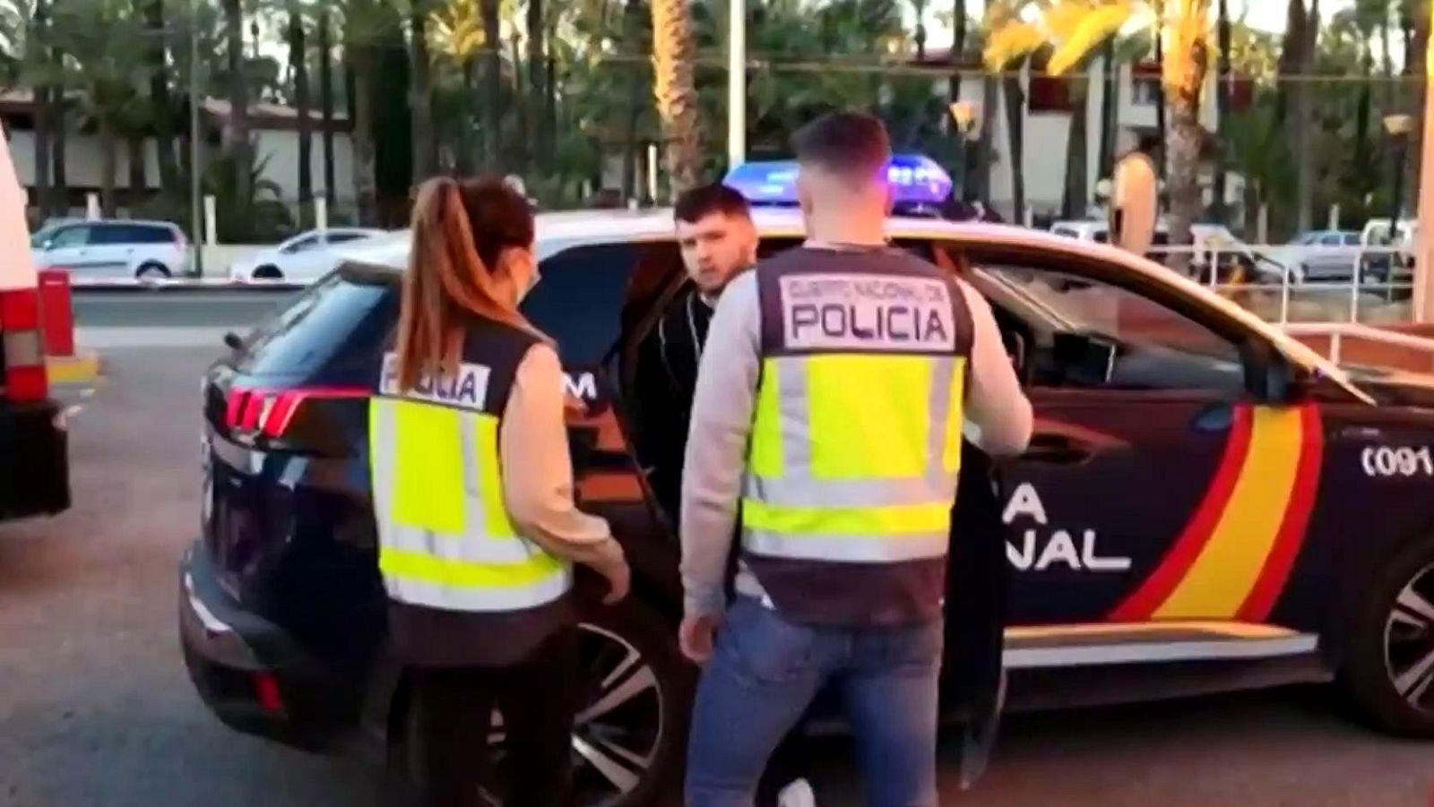 Detenido el presunto asesino de su pareja en Elche tras atrincherarse armado con varios rehenes