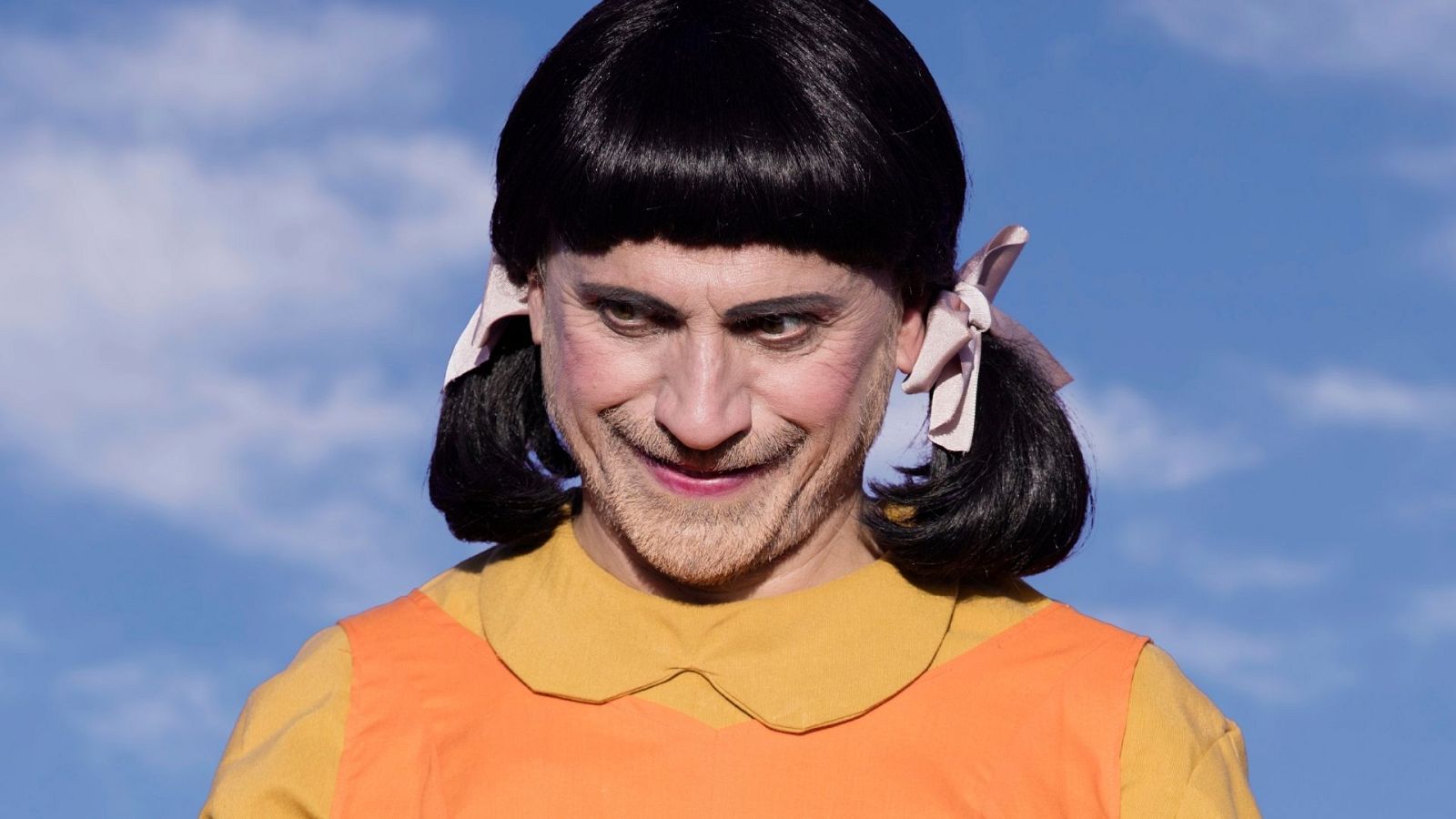 Nochevieja: José Mota es la muñeca de 'El juego del calamar' - Especiales Nochevieja con José Mota | Ver