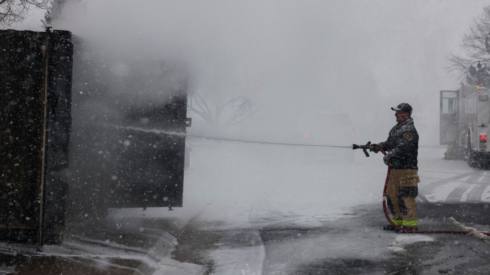 Una nevada ayuda en la extinción del incendio de Colorado | Ver