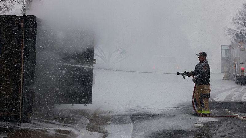 Una nevada ayuda en la extinción del incendio de Colorado | Ver