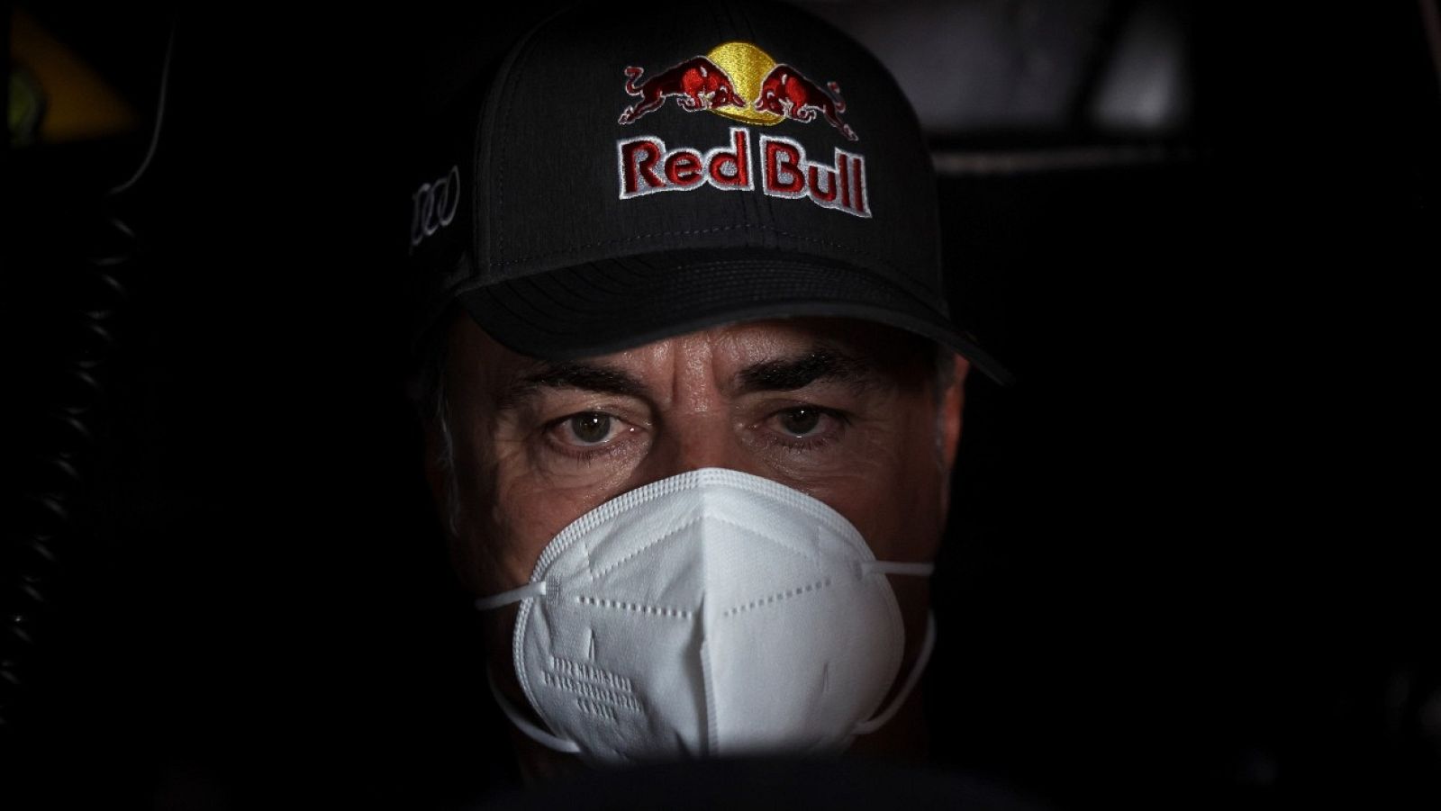 Carlos Sainz: "Es una pena que el segundo día del Dakar estemos sin opciones"