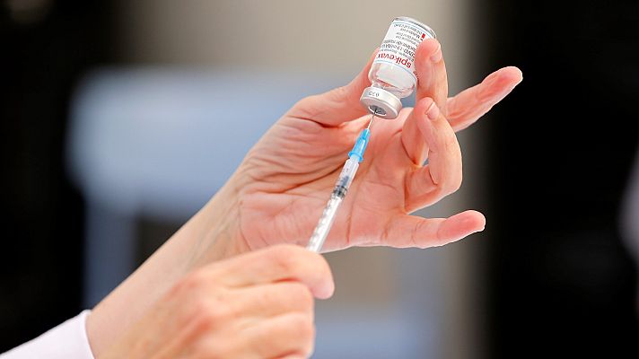 Telediario 1 - La combinación de la vacuna y el contagio con ómicron aumenta la inmunidad ante el coronavirus