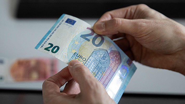 Telediario 1 - Las falsificaciones de billetes caen a su nivel más bajo desde el nacimiento del euro