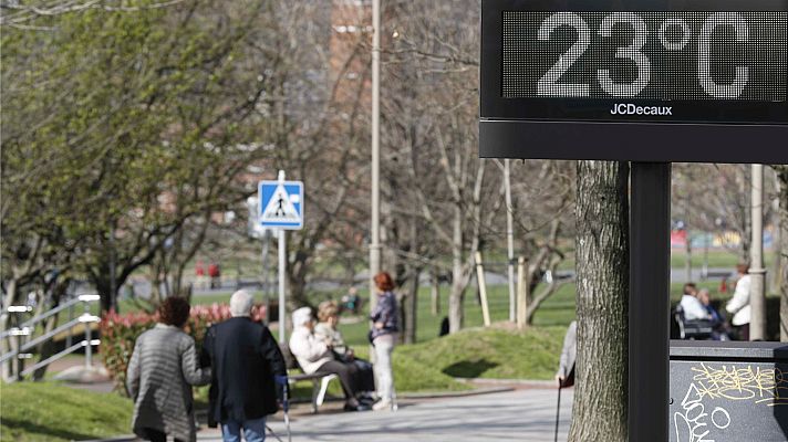 Telediario 1 - Tiempo primaveral en invierno, un efecto del cambio climático