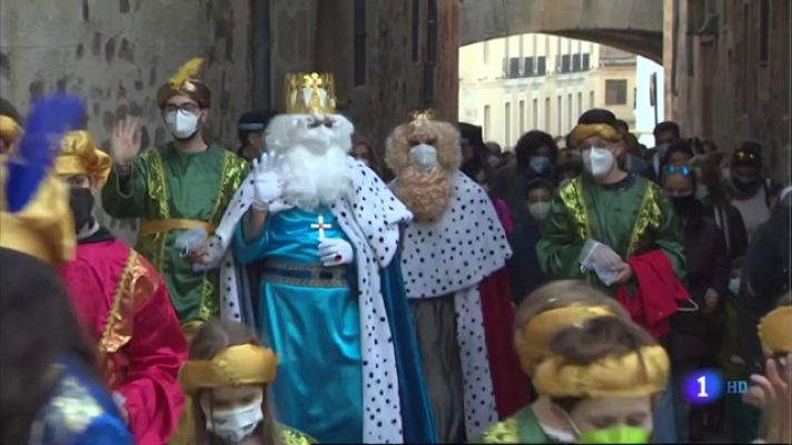 Noticias de Extremadura - Los Reyes Magos llegan en globo a Cáceres