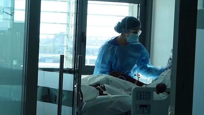 Telediario 1 - Las hospitalizaciones por COVID-19 en España ya son superiores a las de la cuarta y quinta ola