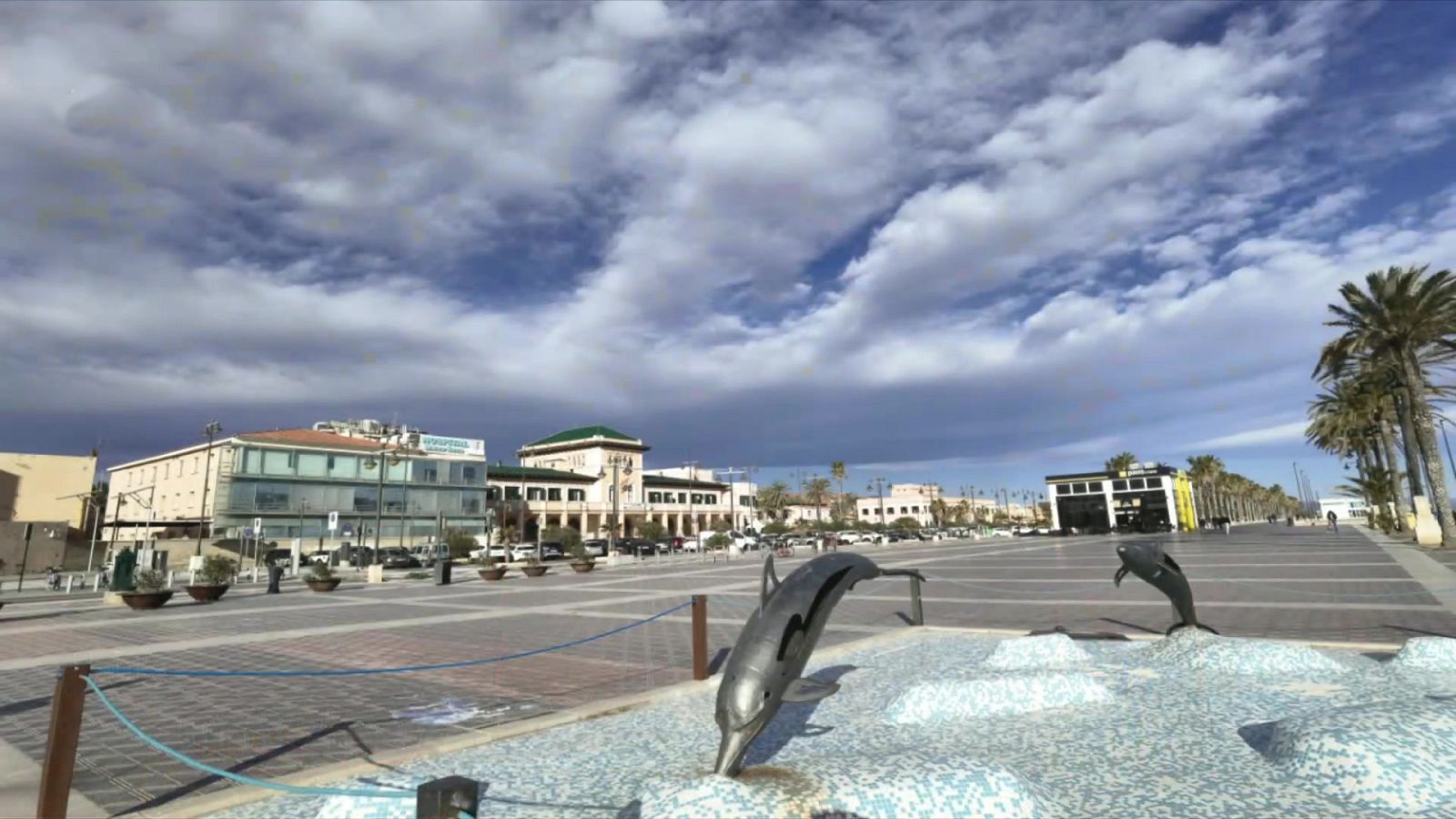 Viento fuerte o con rachas muy fuertes en Pirineos, Ampurdán, Baleares, bajo Ebro, Comunidad Valenciana y Melilla - ver ahora