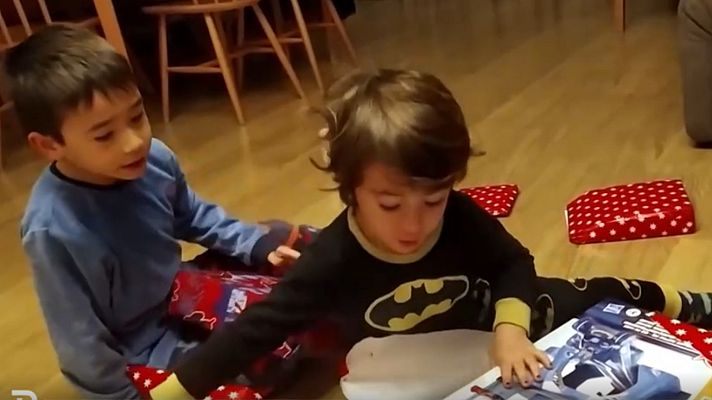 Telediario 1 - Regalos y mucha emoción en las casas de los más pequeños ante la llegada de los Reyes Magos