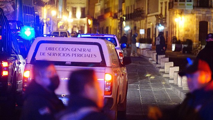 Telediario 1 - Encuentran 10 muertos en una furgoneta abandonada frente al Palacio de Gobierno en México