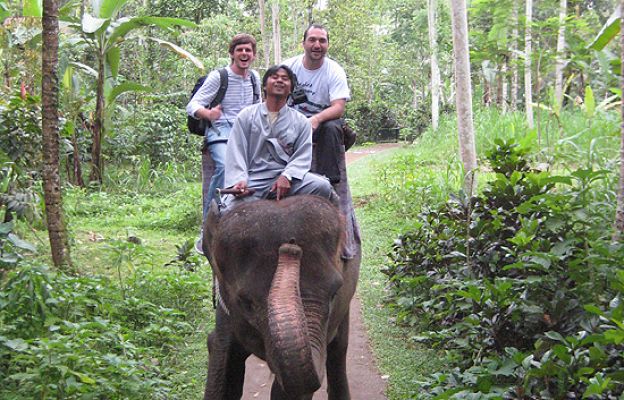 Españoles en el mundo - Bali - Avance