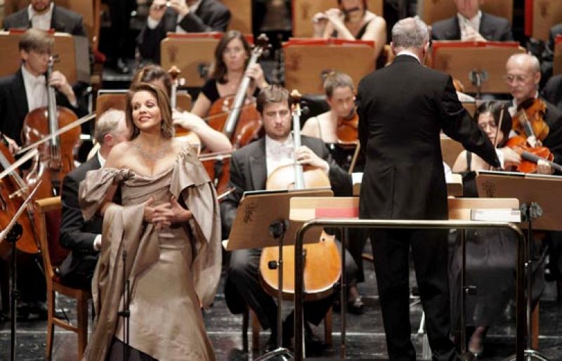 Renée Fleming, la voz más sensual de la Ópera, ofrece un recital en el Teatro Real de Madrid | Ver