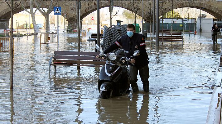 Telediario 1 - Las fuertes lluvias vuelven a causar la crecida de los ríos en Navarra