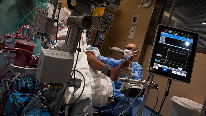 Informativo 24h - Un paciente con COVID-19 en la UCI reconoce su "error" al no haberse vacunado