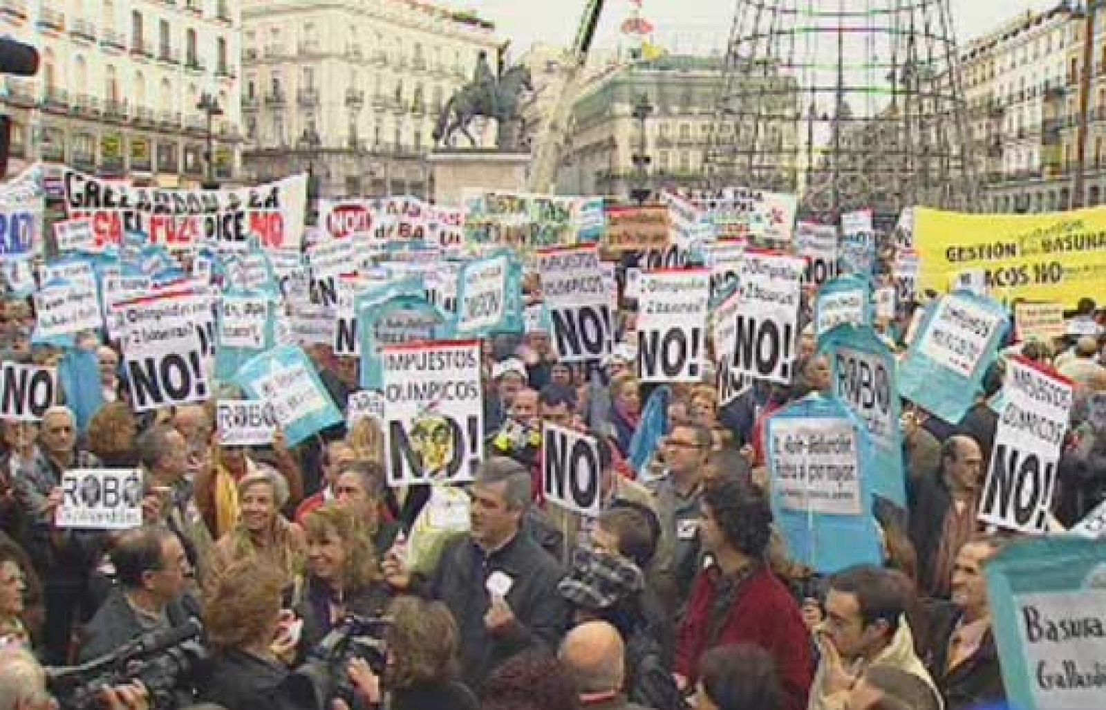 Los madrileños se manifiestan contra la tasa de basura | Ver