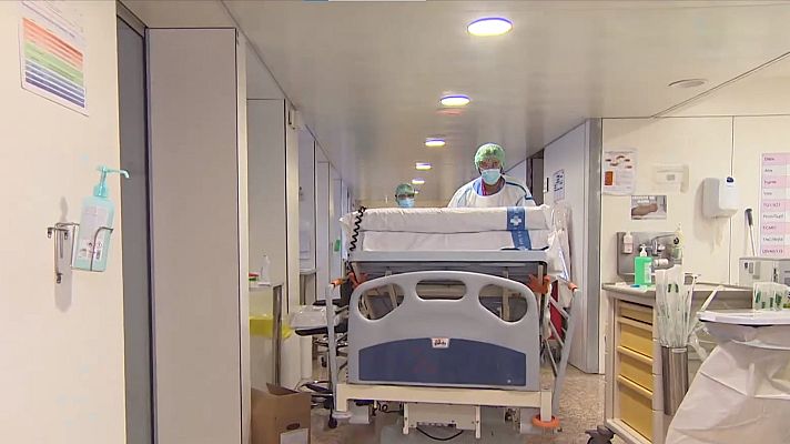 Telediario 1 - El avance de la sexta ola en las UCI desde dentro: la mitad de los pacientes no están vacunados