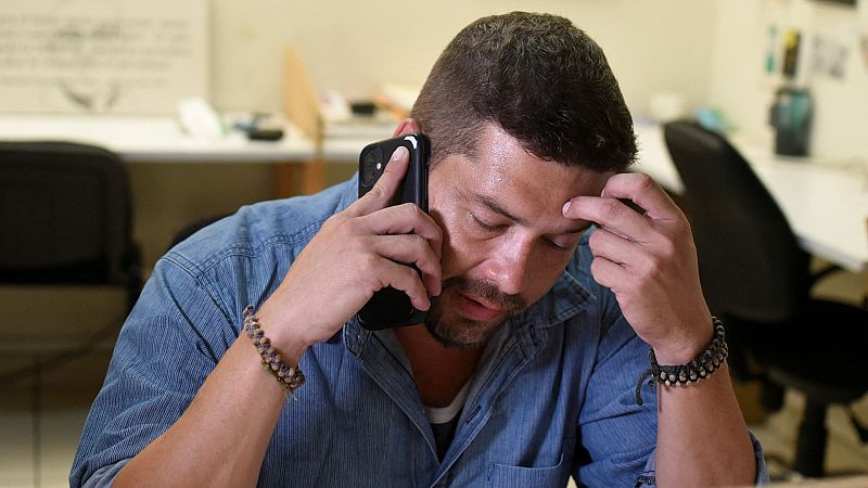 Periodistas en El Salvador denuncian tener sus teléfonos pinchados