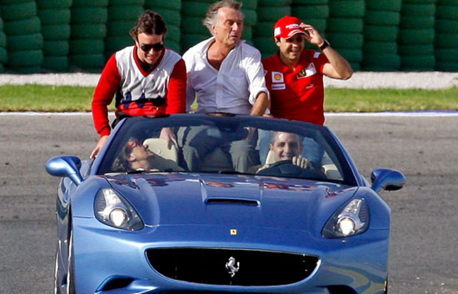 Alonso, de paseo en un Ferrari | Ver