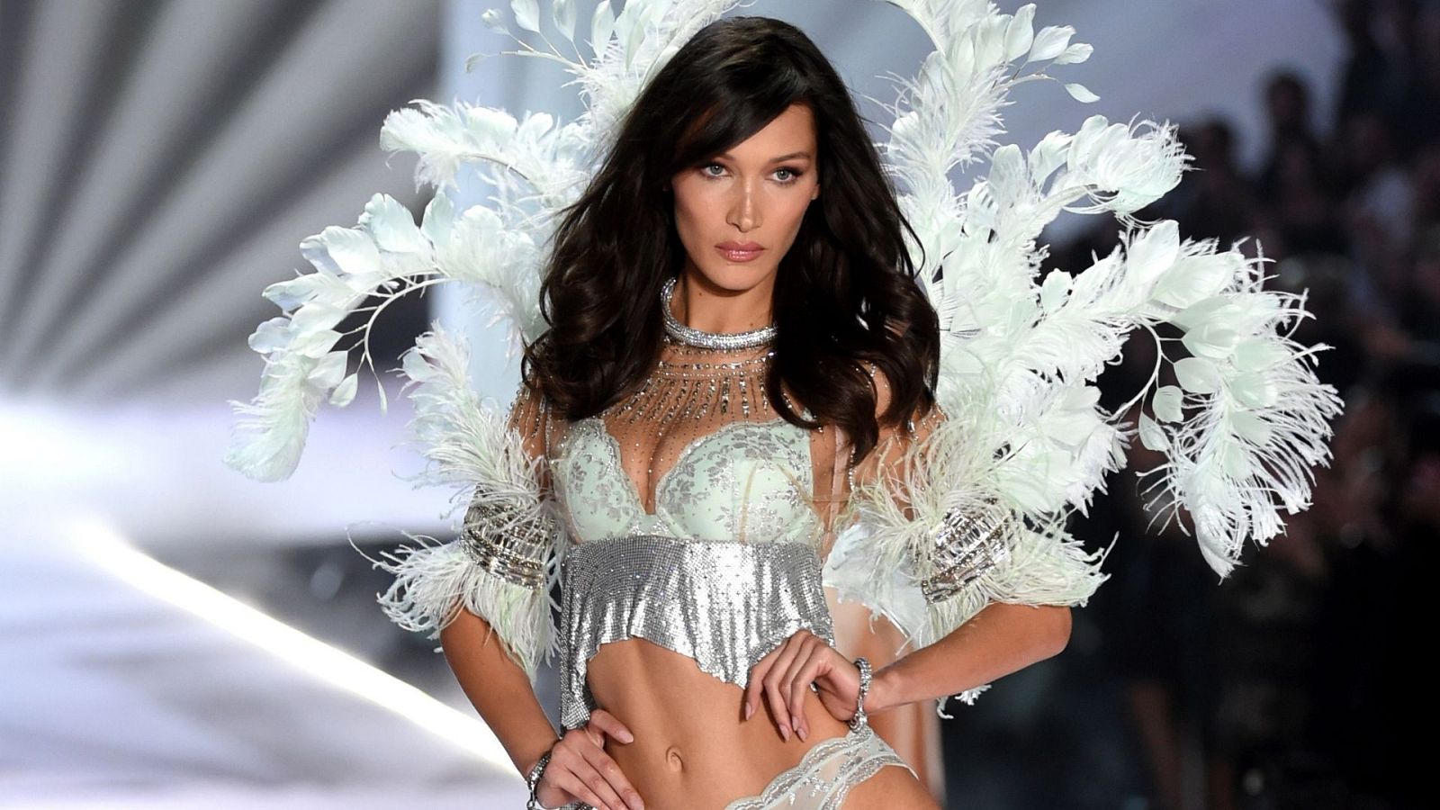 Corazón - Bella Hadid vuelve a ser un ángel de Victoria's Secret