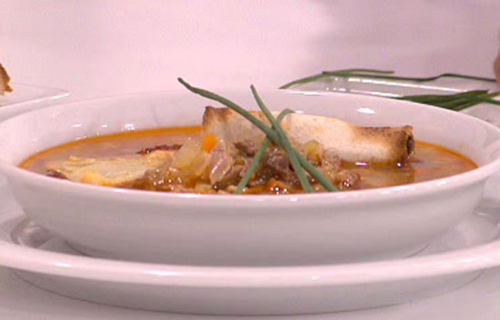 Saber cocinar - Sopa de gallina - RTVE Cocina | Ver