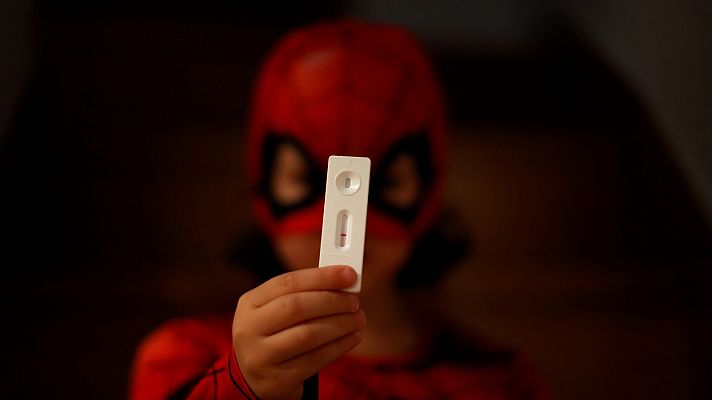 Telediario 1 - Ómicron se propaga en las aulas tras la 'vuelta al cole'