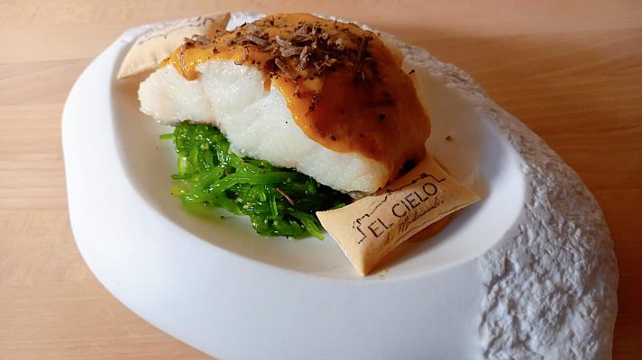 España Directo - Bacalao con jugo de callos y algas wakame