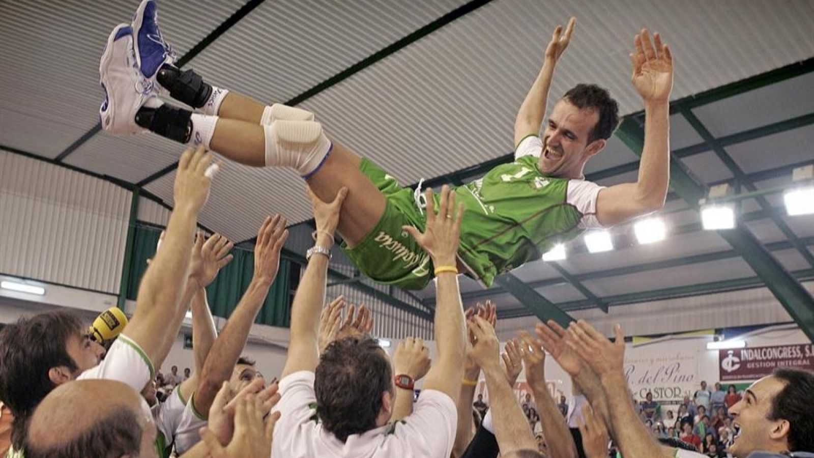 Investigan a Cosme Prenafeta por presuntos abusos - La hora de La 1 | Ver