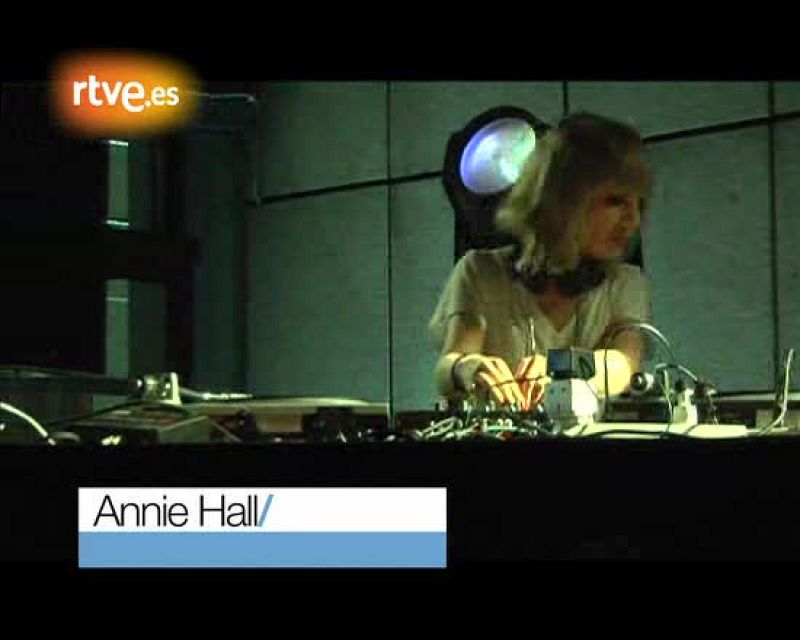 Actuación de Annie Hall en HyperSounds