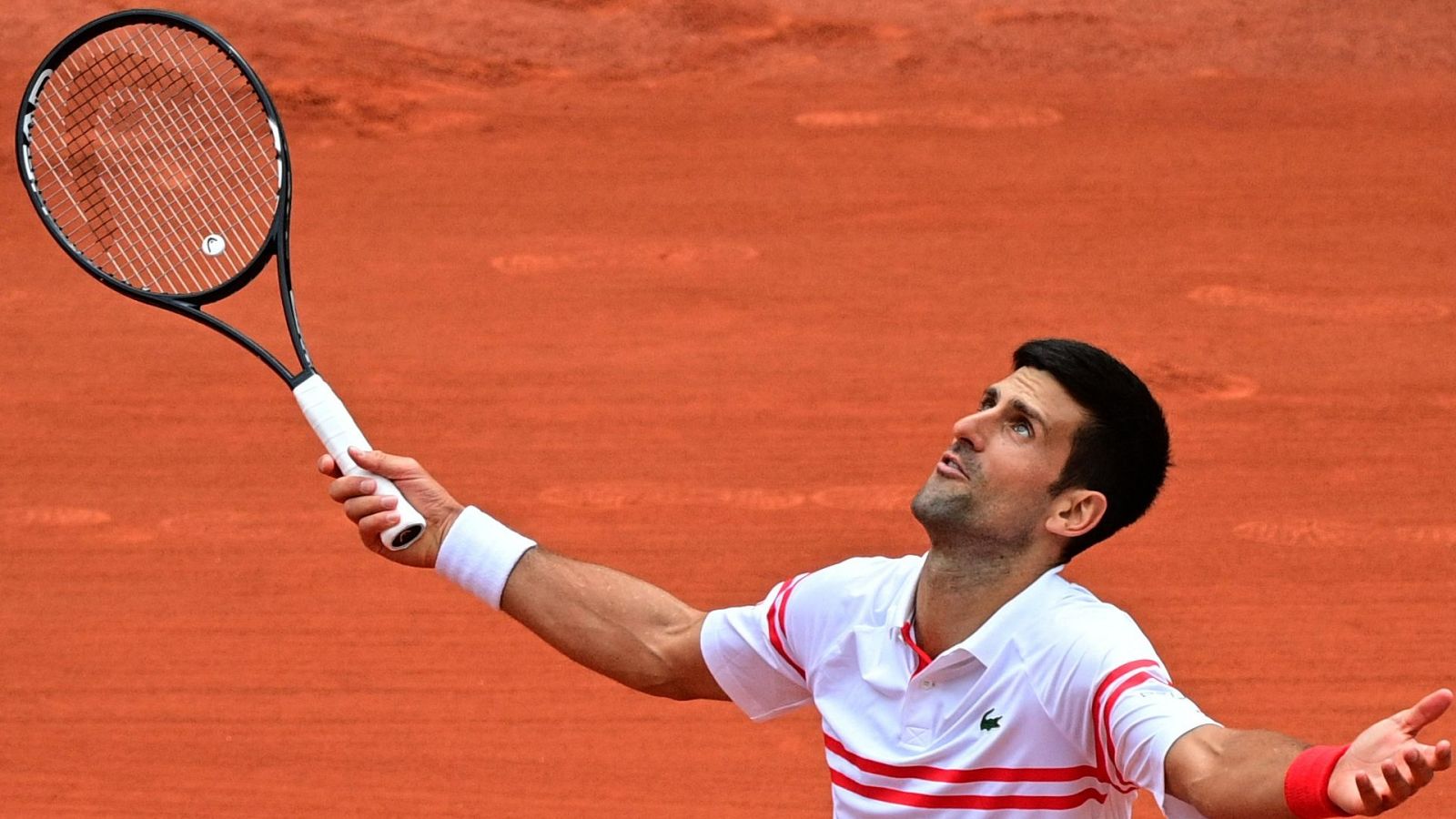 Lacoste, patrocinador de Djokovic, pedirá cuentas al tenista por la polémica en Australia