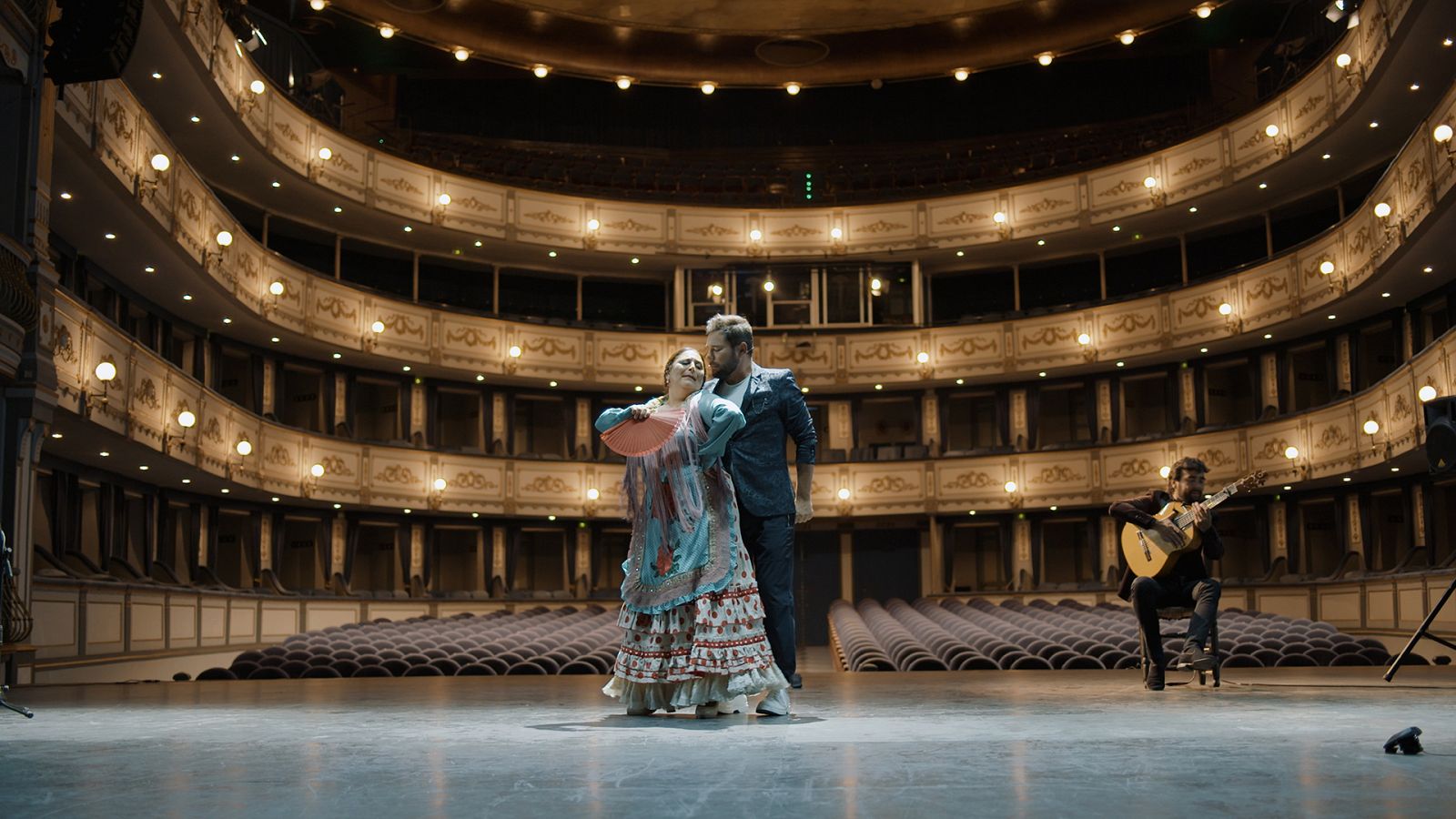 Actuación Daniel Casares, La Lupi y Miguel Poveda en el Teatro Cervantes de Málaga