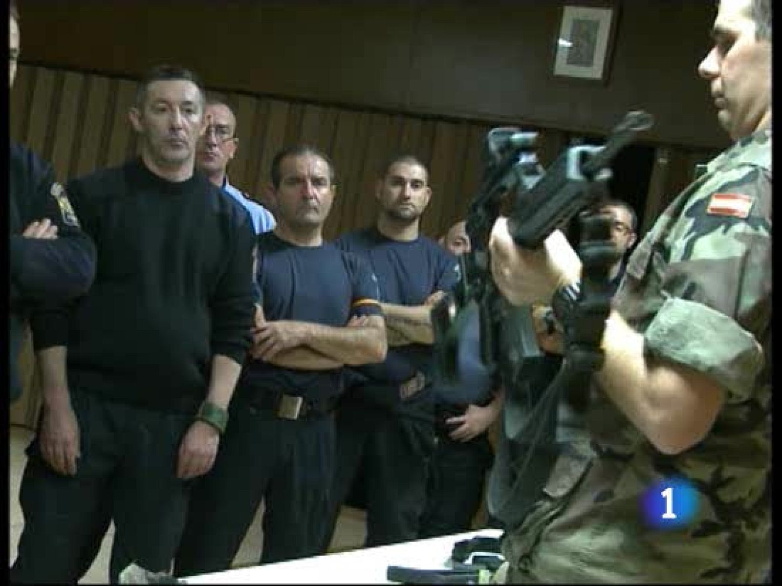 Ahora los trece buques con pabellón español pueden llevar escoltas con armas de guerra | Ver