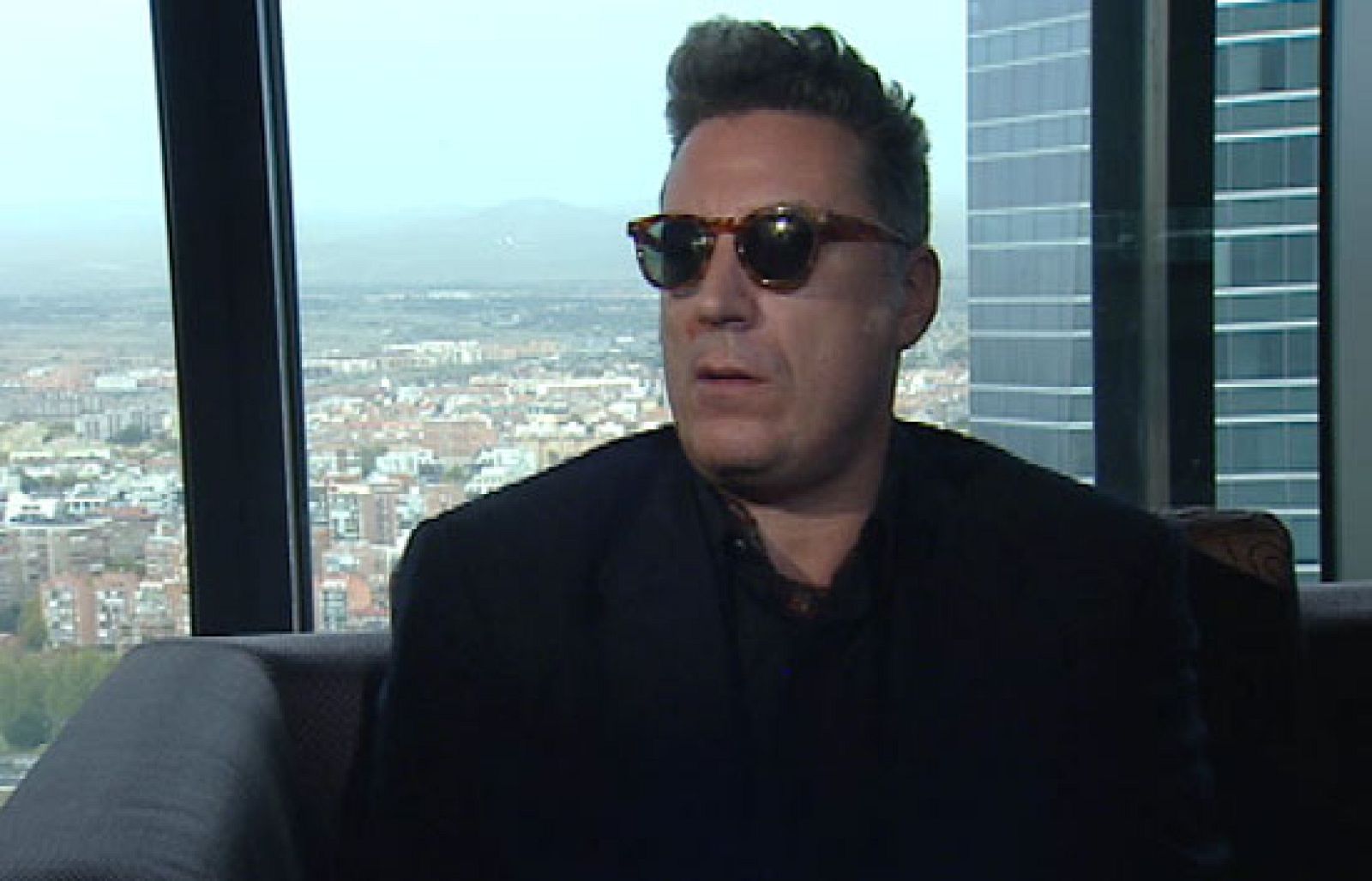 Loquillo edita un disco antológico acompañado por Calamaro, Urrutia y Bunbury | Ver