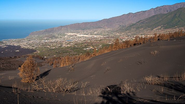 Telediario Fin de Semana - El acceso a las zonas más cercanas al volcán de La Palma sigue restringido