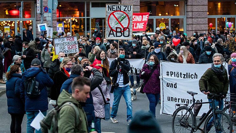 Manifestaciones en Francia, Suecia y Reino Unido contra las medidas anticovid
