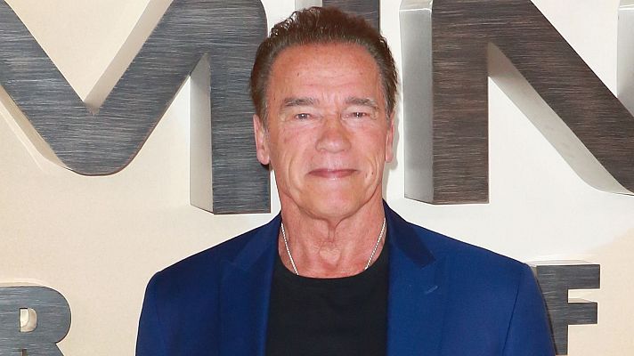 D Corazón - Arnold Schwarzenegger sale ileso de un accidente de tráfico