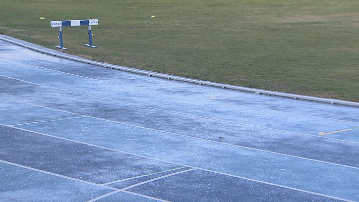 Telenavarra - Las bajas temperaturas congelan las instalaciones de atletismo
