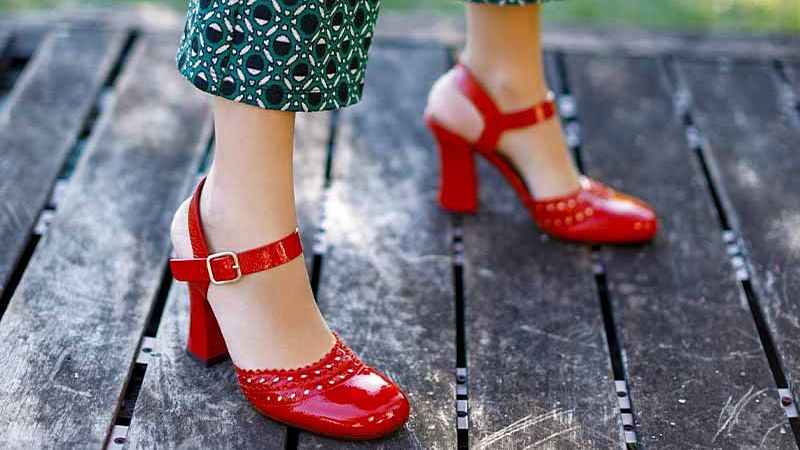 Flash Moda - Chie Mihara: descubre su vibrante colección para este verano